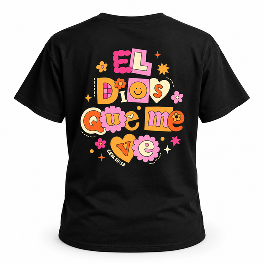 Camiseta negra El Dios que me ve, vista trasera con diseño de colores