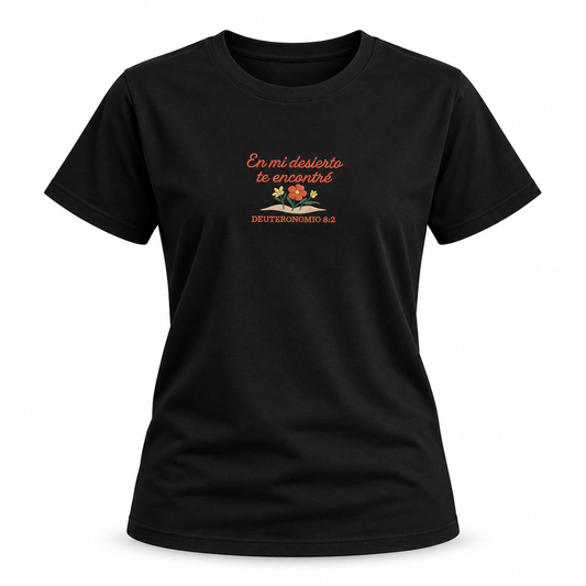 Camiseta negra En mi desierto te encontré, vista delantera con bordado floral